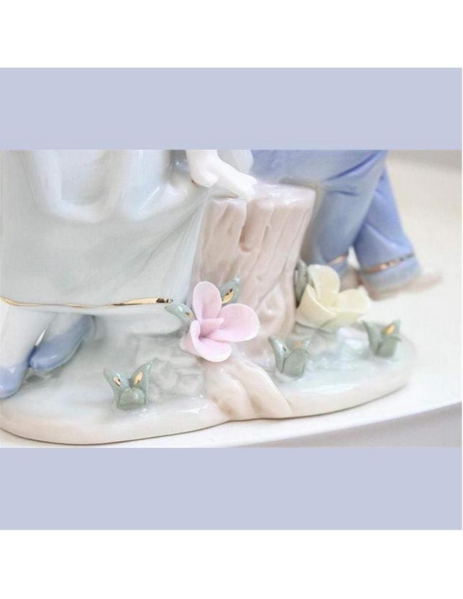 Figura de niña de porcelana 4