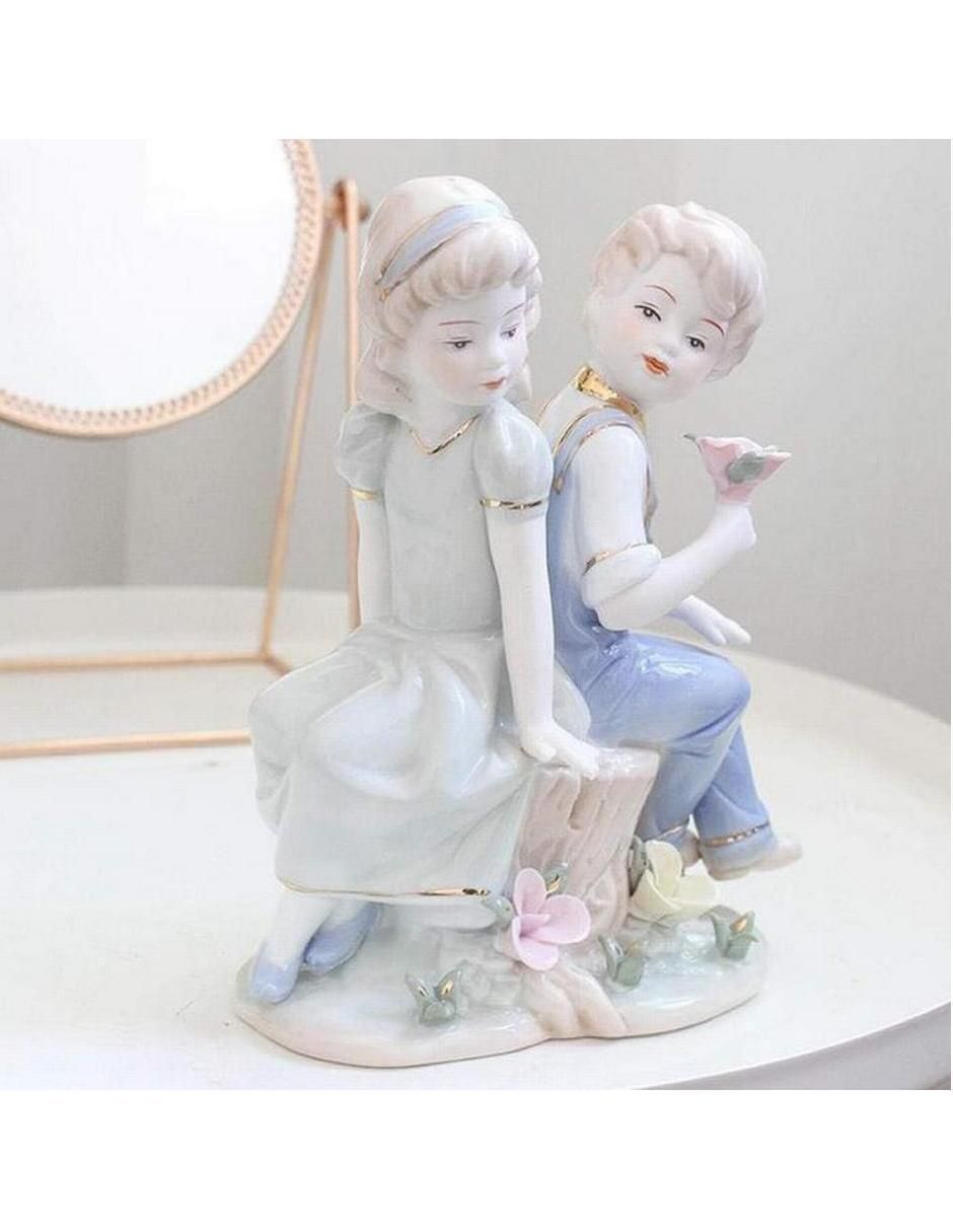 Figura de niña de porcelana 5