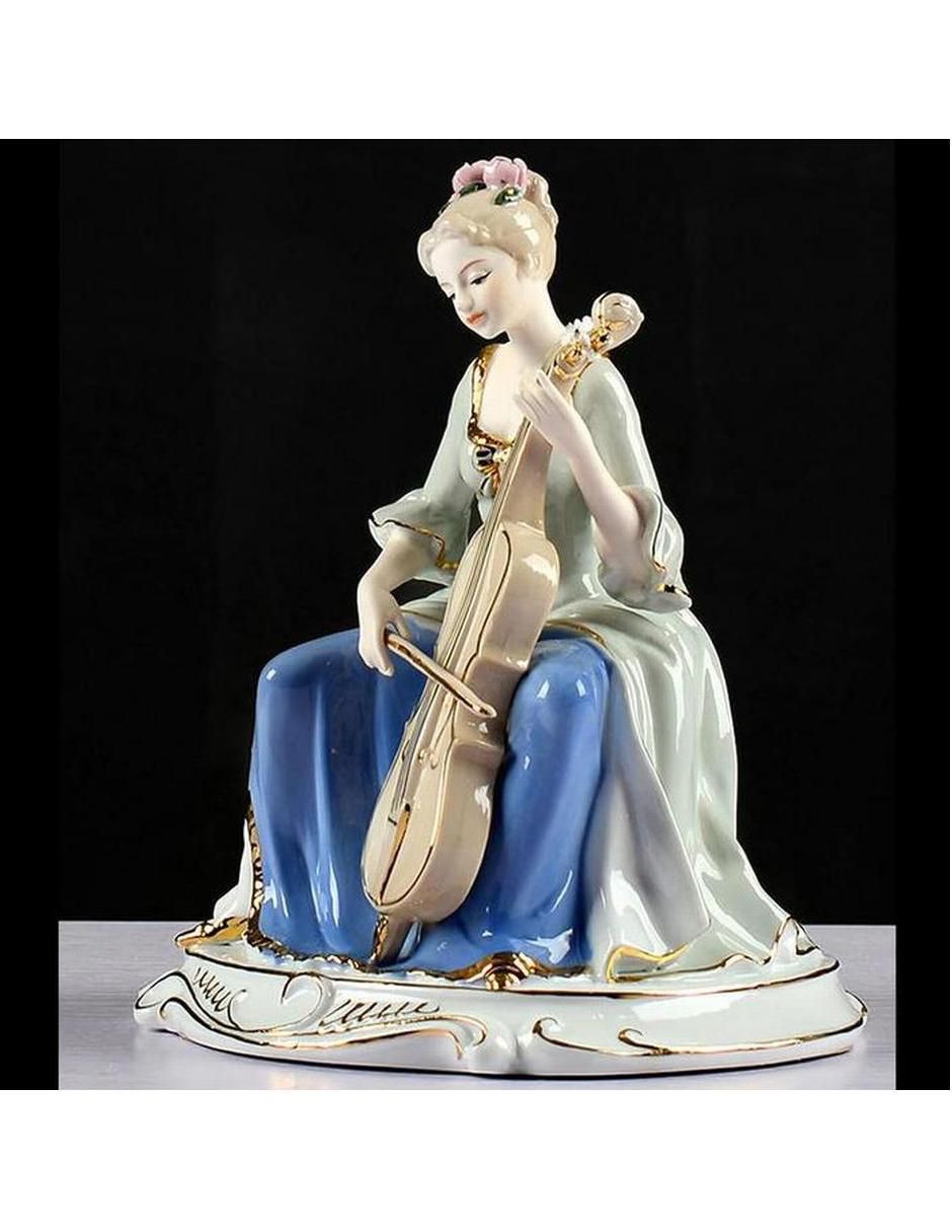 Figura de mujer de porcelana 3
