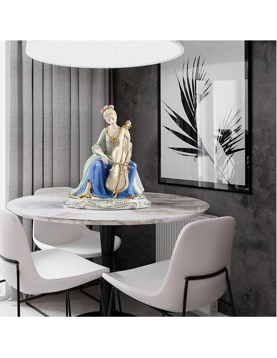 Figura de mujer de porcelana 5