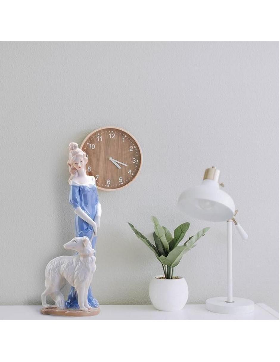 Figura de mujer Universal de porcelana 4