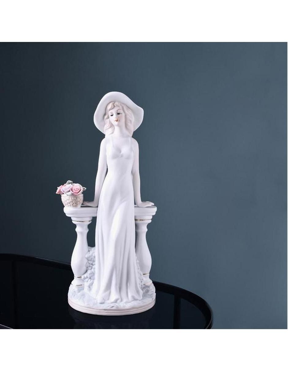 Figura de mujer Universal de porcelana 5