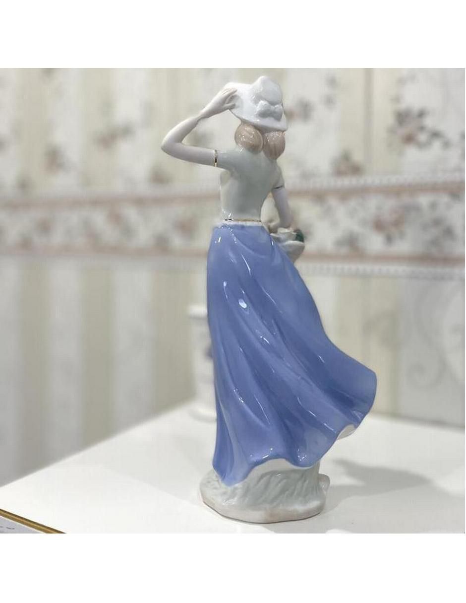 Figura de mujer Universal de porcelana 5