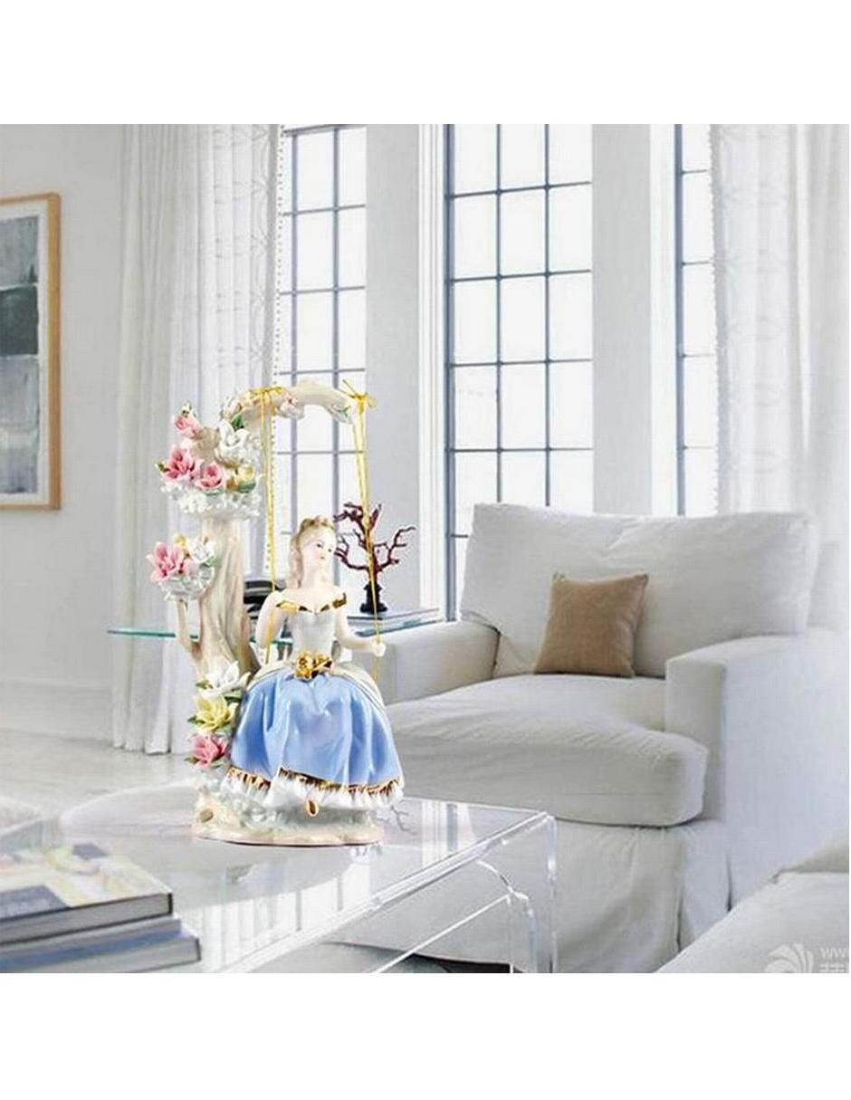 Figura de mujer Universal de porcelana 3