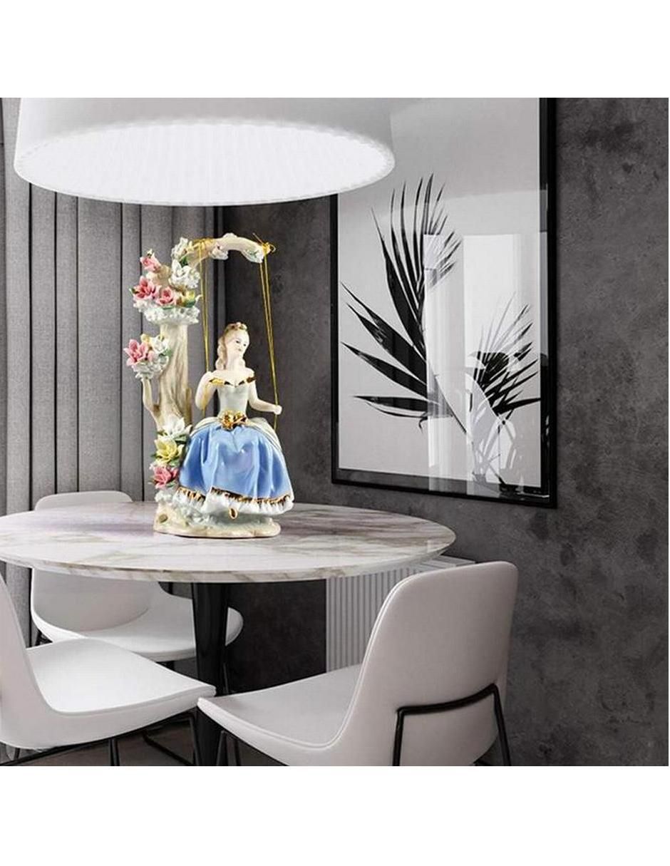Figura de mujer Universal de porcelana 4