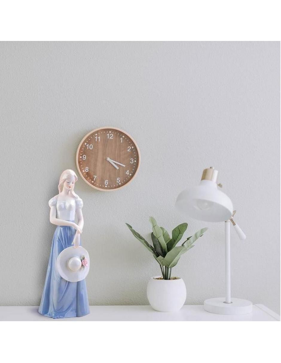 Figura de mujer Universal de porcelana 2